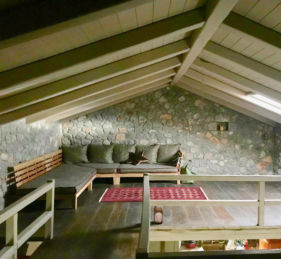 interior-design_spiti-tithorea_hara-kontaxaki-13