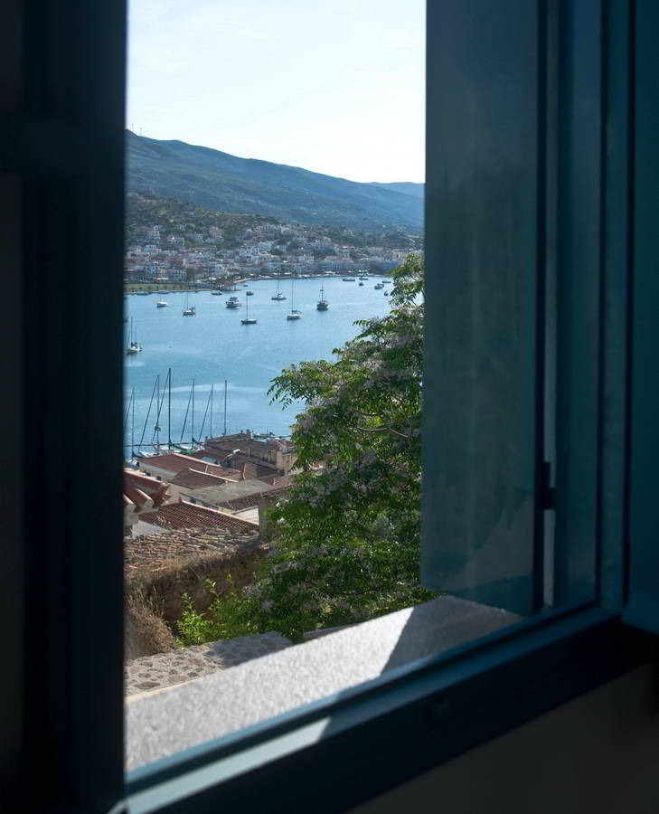 little-tower-poros_sto-roloi_hara-kontaxaki_01