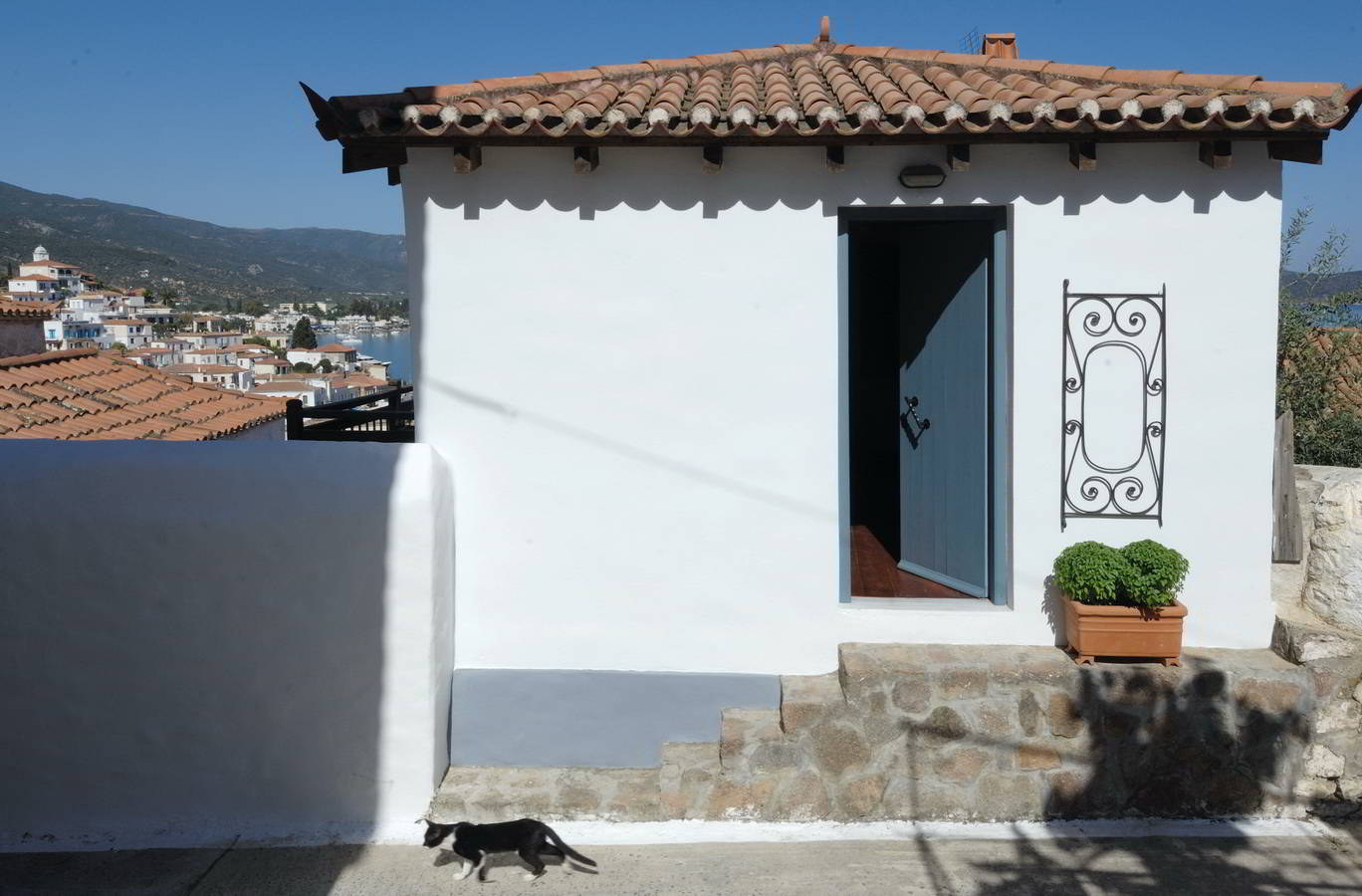 little-tower-poros_sto-roloi_hara-kontaxaki_02